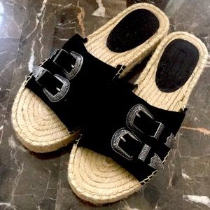 Black elegant sandal 💃🏽💃🏽💃🏽